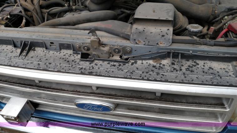 image for item L6002 1989 Ford F250 pickup truck