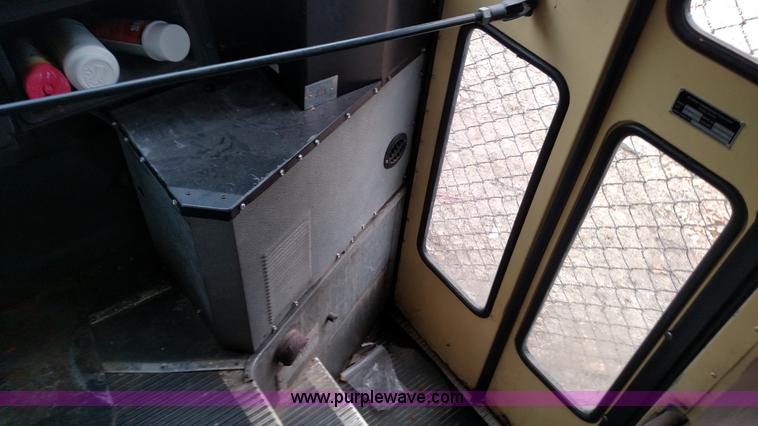 image for item L6003 1992 International 3700 school bus