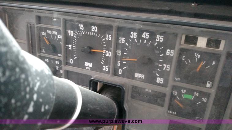 image for item L6003 1992 International 3700 school bus