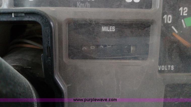 image for item L6003 1992 International 3700 school bus