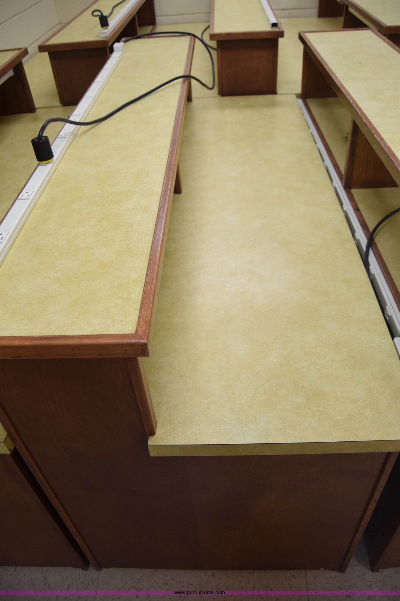 (5) wood desks in Hutchinson, KS Item BK9953 sold Purple Wave