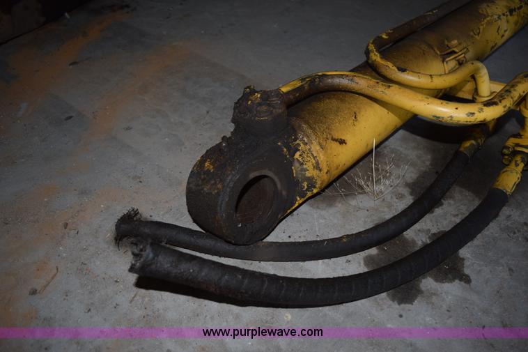 image for item K3256 (2) hydraulic cylinders