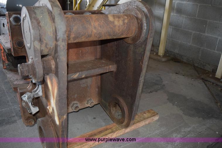 image for item K3272 Stanley MB6900 hydraulic breaker