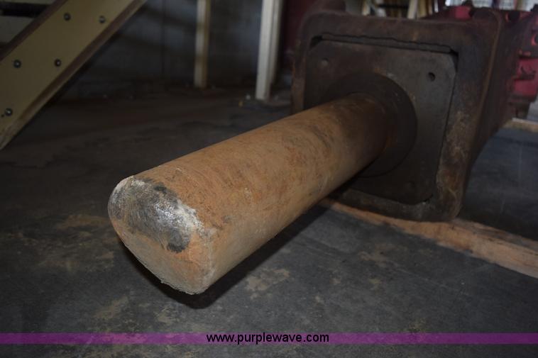 image for item K3272 Stanley MB6900 hydraulic breaker