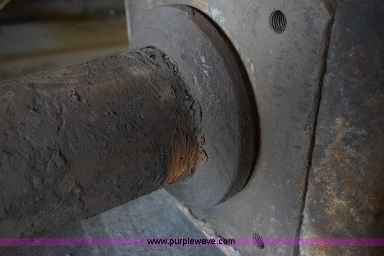 image for item K3272 Stanley MB6900 hydraulic breaker