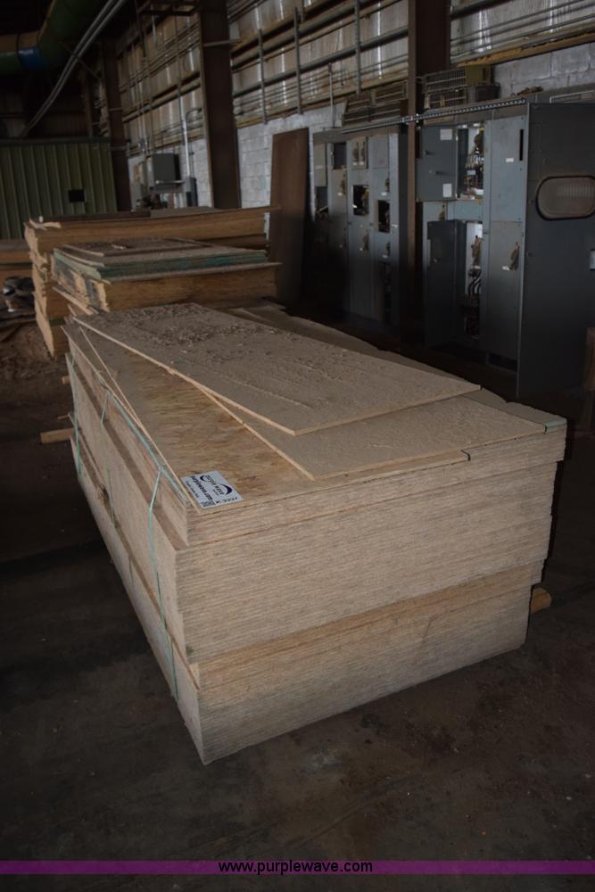 image for item K3337 Assorted sheets of plywood