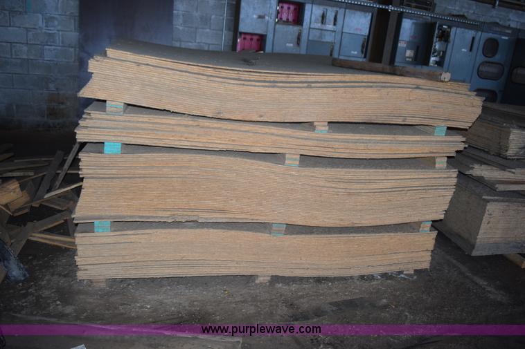 image for item K3337 Assorted sheets of plywood