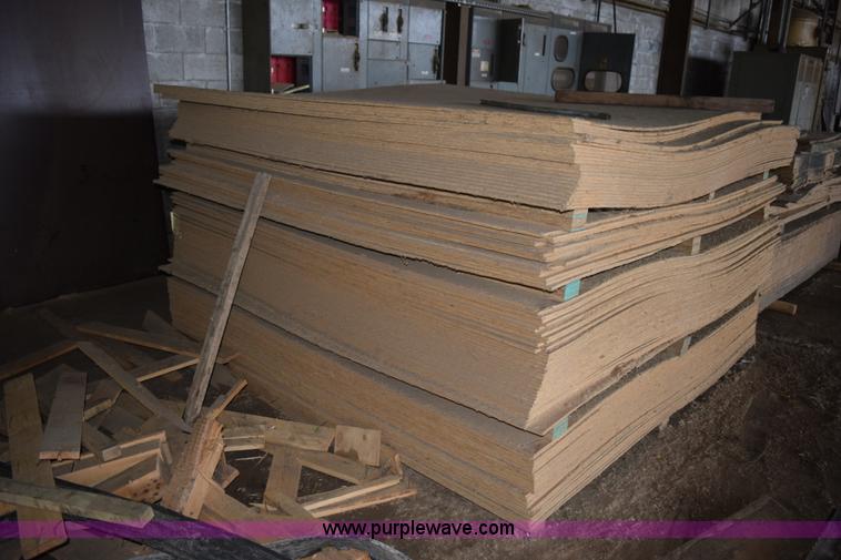 image for item K3337 Assorted sheets of plywood