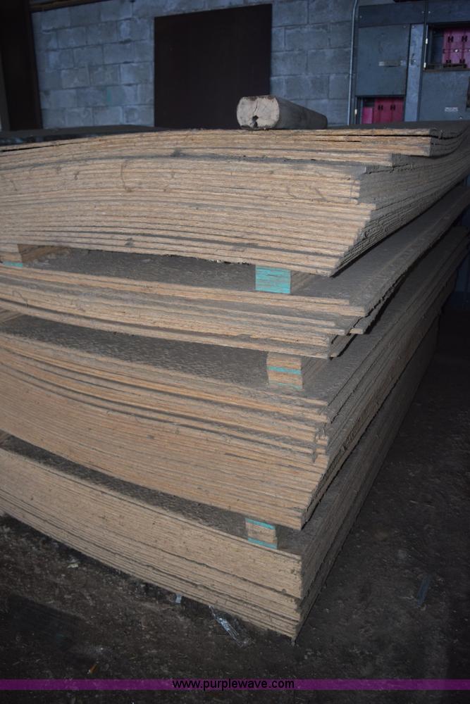 image for item K3337 Assorted sheets of plywood