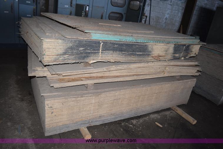 image for item K3337 Assorted sheets of plywood