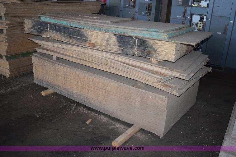 image for item K3337 Assorted sheets of plywood