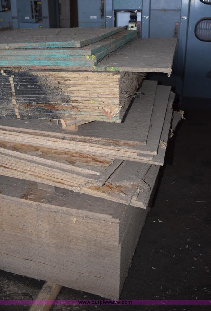 image for item K3337 Assorted sheets of plywood