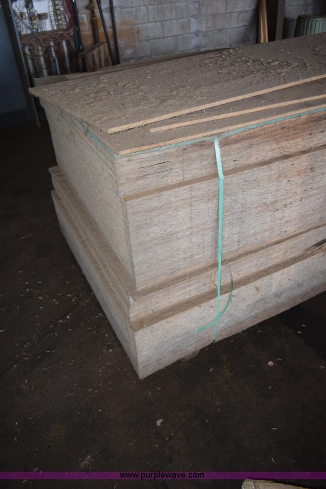 image for item K3337 Assorted sheets of plywood