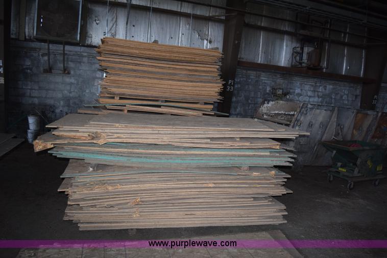 image for item K3357 Assorted OSB plywood