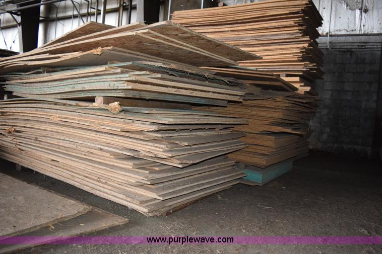 image for item K3357 Assorted OSB plywood