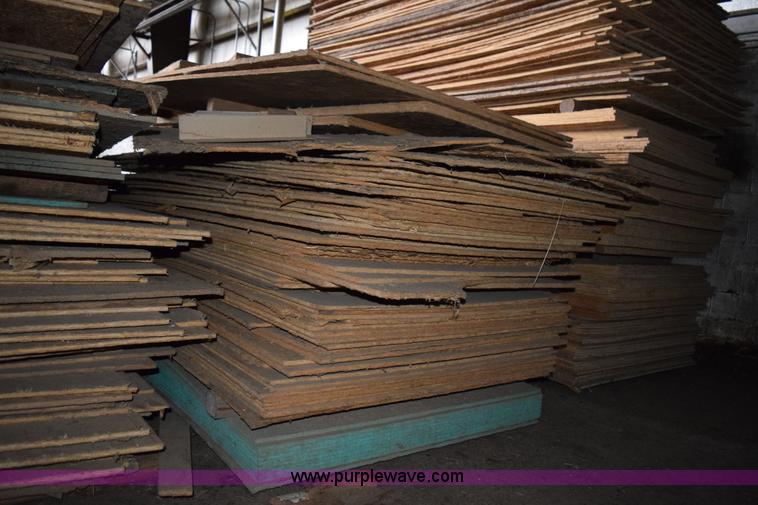 image for item K3357 Assorted OSB plywood