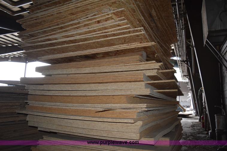image for item K3357 Assorted OSB plywood