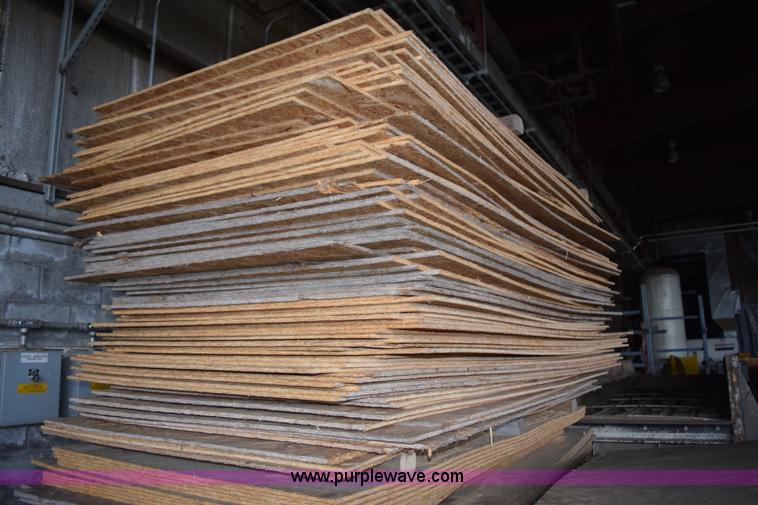 image for item K3357 Assorted OSB plywood