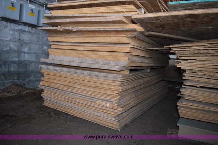 image for item K3357 Assorted OSB plywood