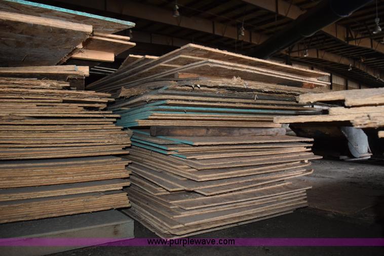 image for item K3357 Assorted OSB plywood