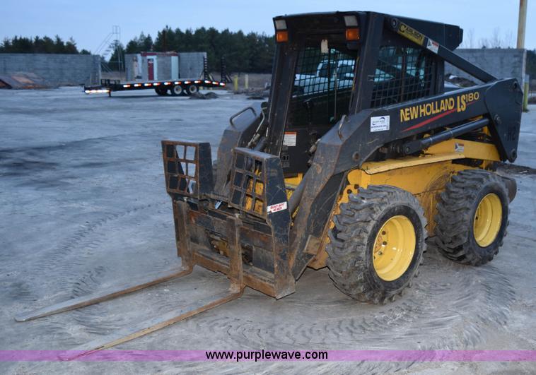 image for item K3374 2004 New Holland LS180 skid steer