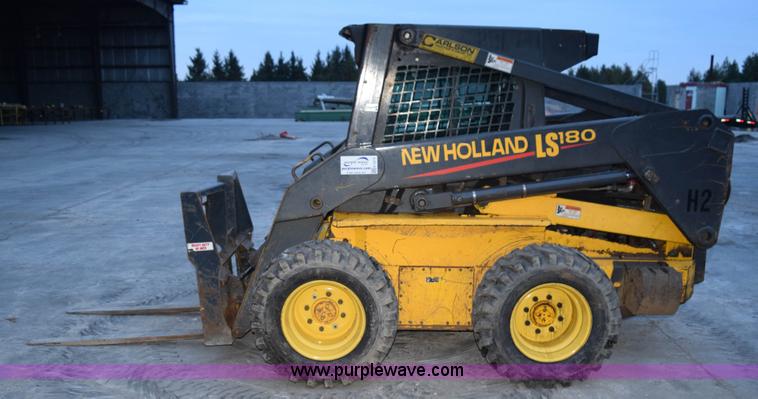 image for item K3374 2004 New Holland LS180 skid steer