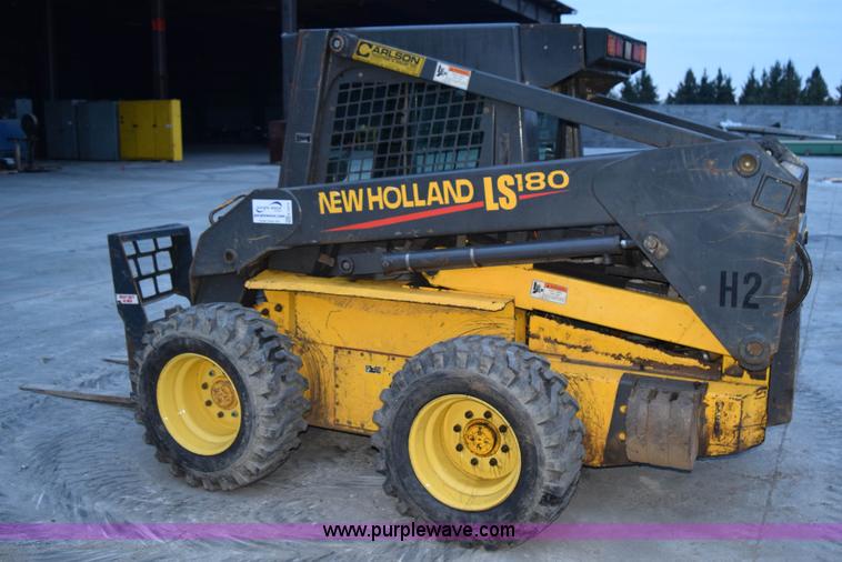 image for item K3374 2004 New Holland LS180 skid steer