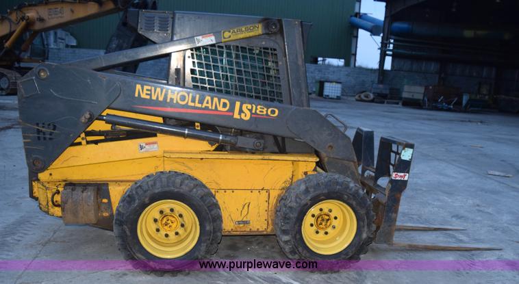image for item K3374 2004 New Holland LS180 skid steer