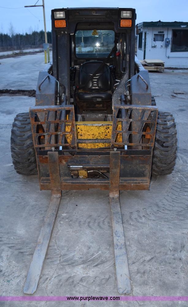 image for item K3374 2004 New Holland LS180 skid steer