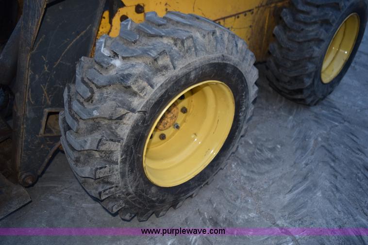 image for item K3374 2004 New Holland LS180 skid steer