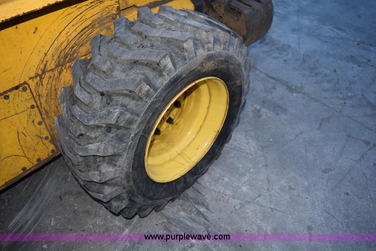 image for item K3374 2004 New Holland LS180 skid steer