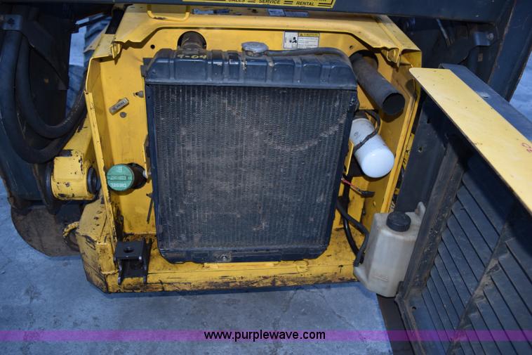 image for item K3374 2004 New Holland LS180 skid steer