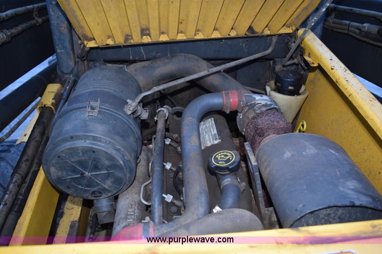 image for item K3374 2004 New Holland LS180 skid steer