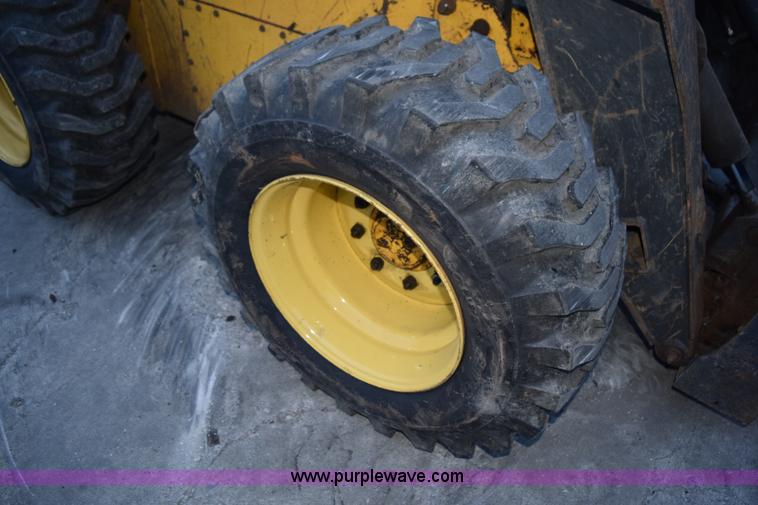 image for item K3374 2004 New Holland LS180 skid steer