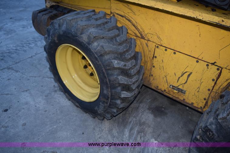 image for item K3374 2004 New Holland LS180 skid steer