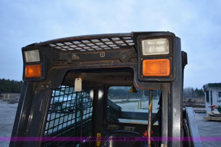 image for item K3374 2004 New Holland LS180 skid steer