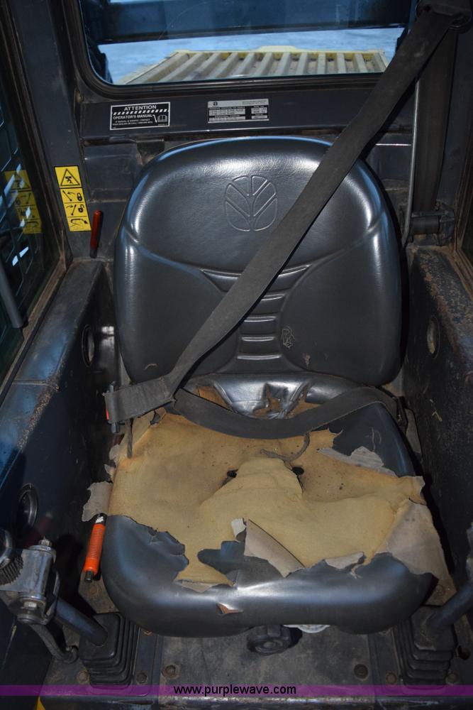 image for item K3374 2004 New Holland LS180 skid steer