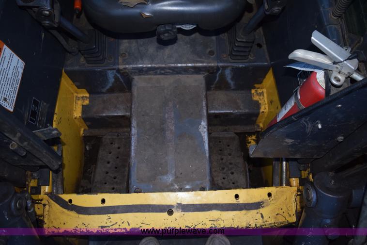 image for item K3374 2004 New Holland LS180 skid steer