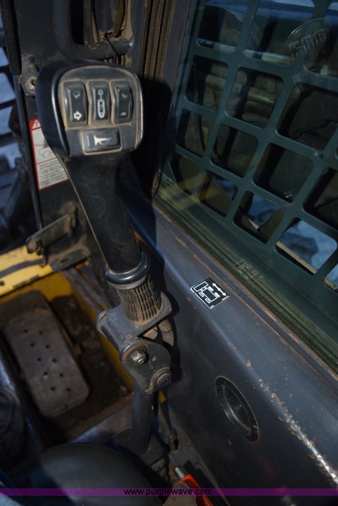 image for item K3374 2004 New Holland LS180 skid steer