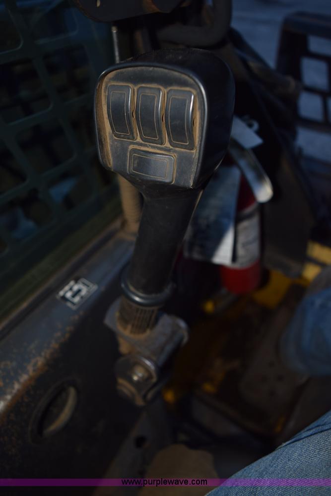 image for item K3374 2004 New Holland LS180 skid steer