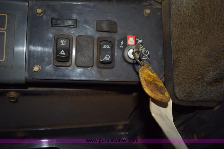 image for item K3374 2004 New Holland LS180 skid steer