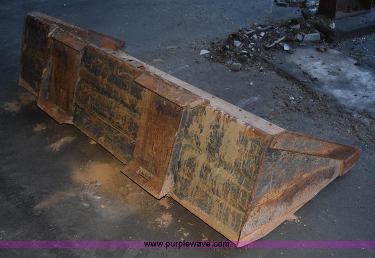 image for item K3374 2004 New Holland LS180 skid steer