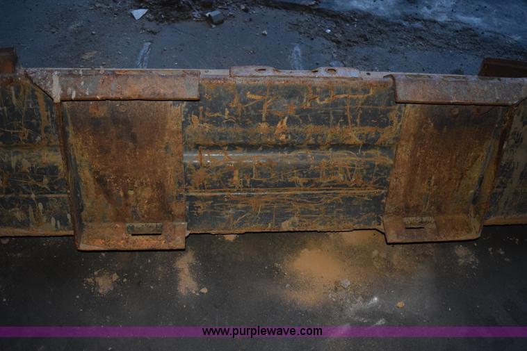 image for item K3374 2004 New Holland LS180 skid steer