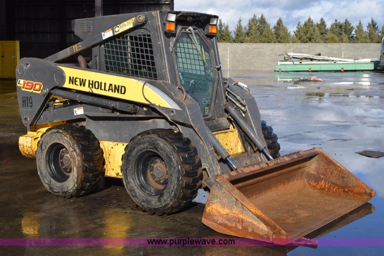 image for item K3449 2006 New Holland L190 skid steer