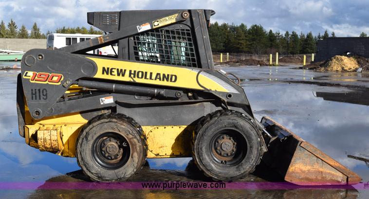 image for item K3449 2006 New Holland L190 skid steer