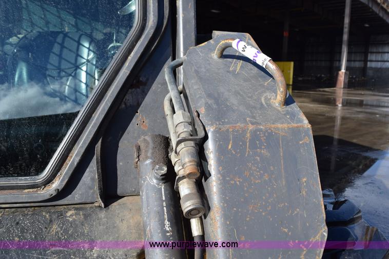 image for item K3449 2006 New Holland L190 skid steer