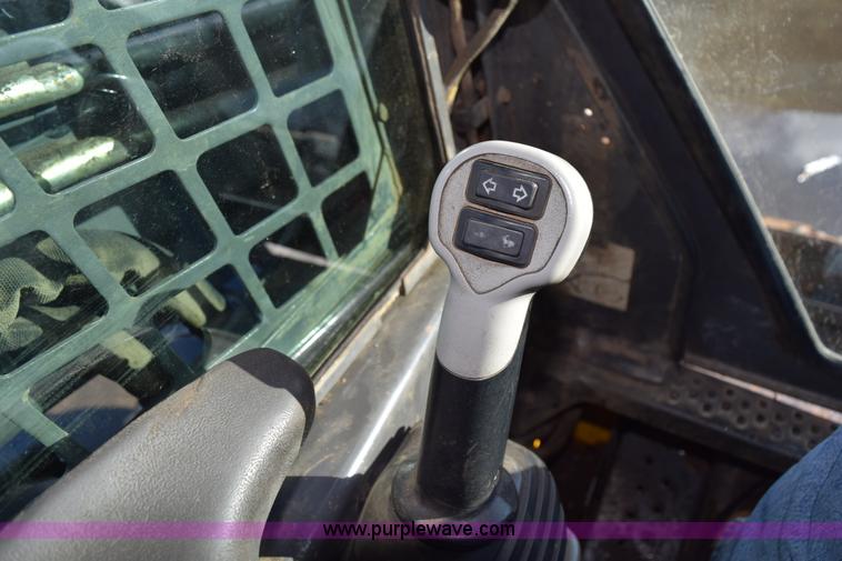 image for item K3449 2006 New Holland L190 skid steer