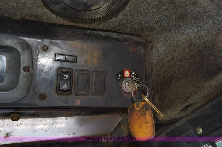 image for item K3449 2006 New Holland L190 skid steer