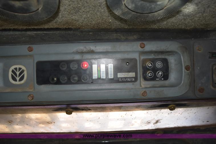 image for item K3449 2006 New Holland L190 skid steer