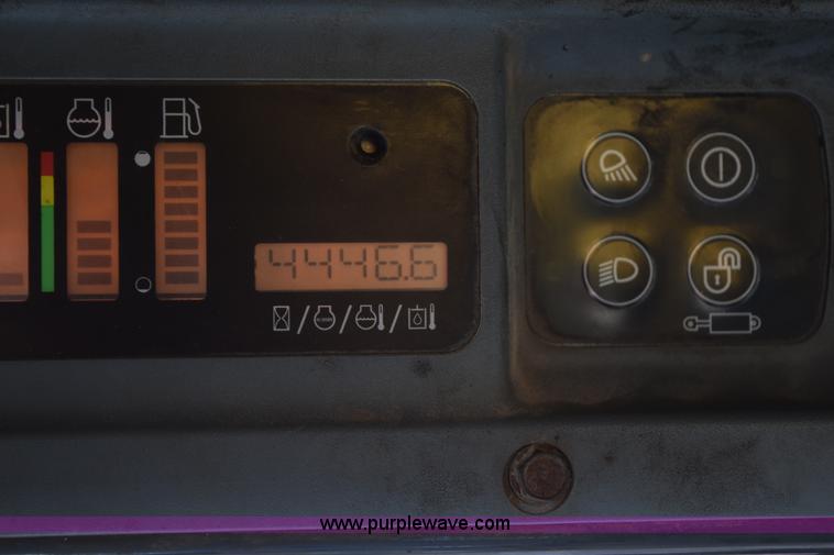 image for item K3449 2006 New Holland L190 skid steer